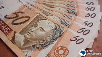 Valor do salário mínimo em 2023 será de R$ 1.302 até maio