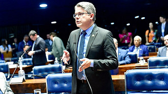 Alessandro Vieira defendeu sua proposta, o PL das Fake News, em sessão deliberativa desta terça - Fonte: Agência Senado