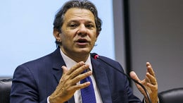 Qual é a relação entre a Reforma Administrativa e os concursos públicos mencionados por Haddad?